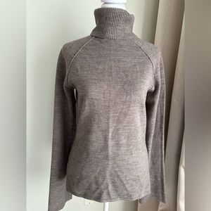 Basic Neutral Turtleneck Sweater for Women, size L